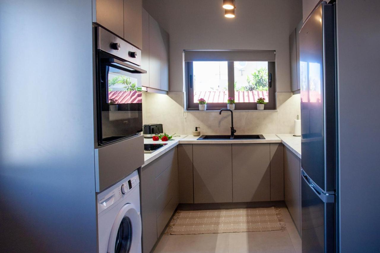 Makel Apartment Chrissi Akti Chania Exterior foto
